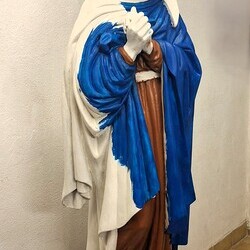 ... wird wieder Farbe aufgetragen.