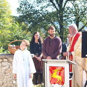 Das Fest der Kreuzerhöhung und Maria 7 Schmerzen waren der Anlass, die neu renovierte Kreuzigungsgruppe des Kalvarienberges von Deutschfeistritz zu segnen.